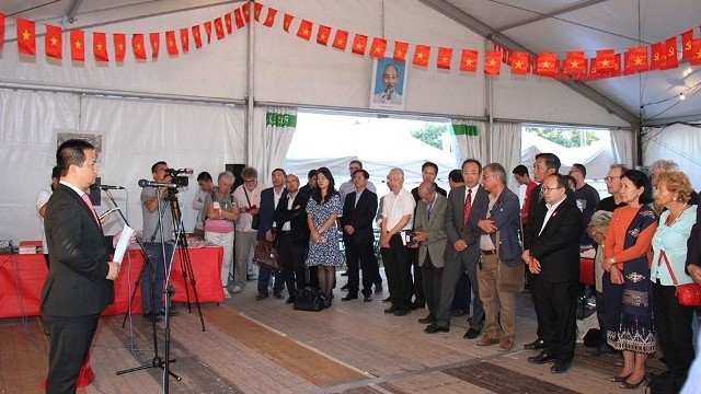 Journalist Pham Song Ha, member of Nhan Dan Newspaper’s Editorial Board, addressing the opening of the pavilion 