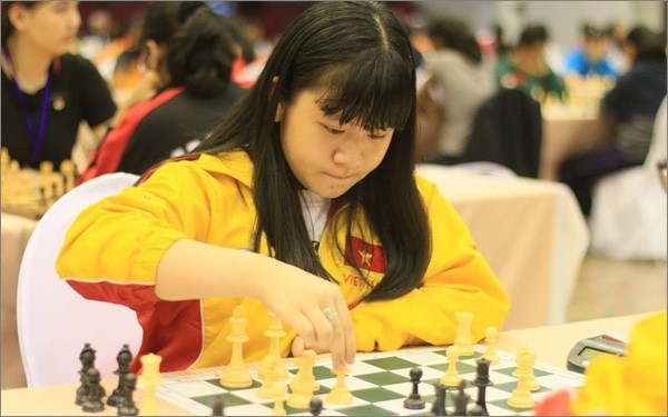  Nguyen Thien Ngan wins the girls' U14 rapid chess championship title. (Photo: nld.com.vn)