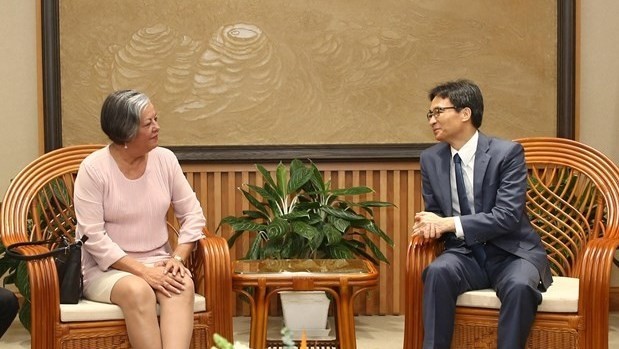Deputy Prime Minister Vu Duc Dam (R) received visiting Cuban Minister of Labour and Social Security Margarita M. Gonzalez Fernandez in Hanoi on September 13. (Photo: VNA)