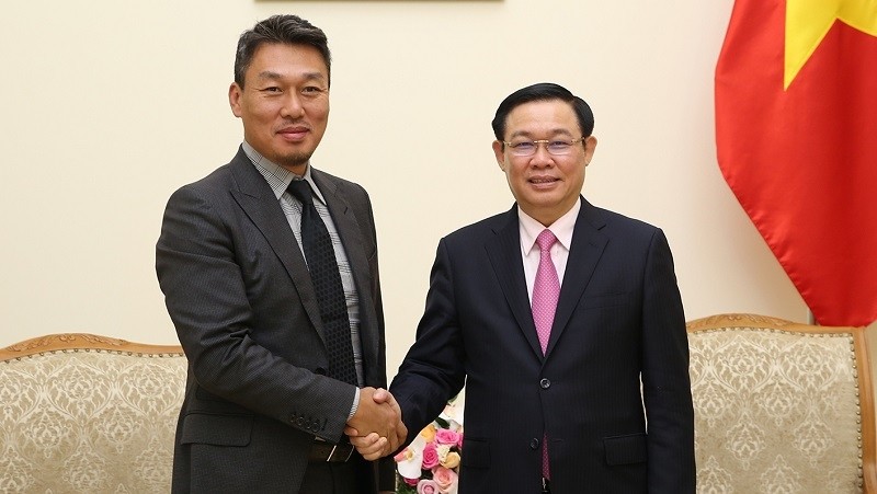 Deputy PM Vuong Dinh Hue and Alliex Technology Company Director Park Byounggun (Photo: VGP)