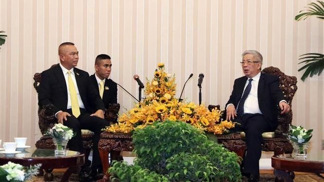 Vietnam’s Deputy Defence Minister Nguyen Chi Vinh (R) and Thailand’s Permanent Secretary of Defence Natt Intracharoen at the dialogue. (Photo: VNA)
