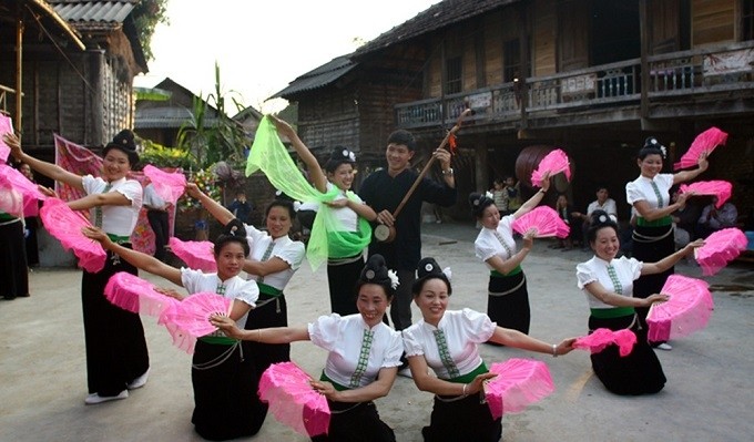 The "xoe" dance is one of the unique cultural features of the Thai ethnic group.