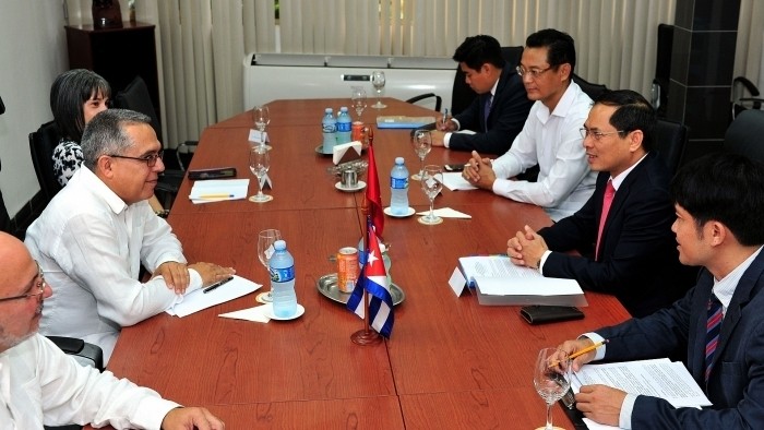 At the 5th political consultation between the two foreign ministries of Vietnam and Cuba. (Photo: VNA)