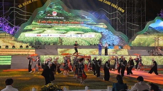 A performance at the Muong Lo Cultural - Tourism Festival