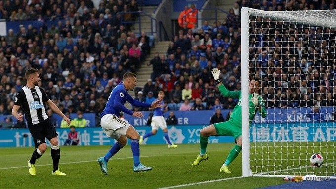Soccer Football - Premier League - Leicester City v Newcastle United - King Power Stadium, Leicester, Britain - September 29, 2019 Leicester City's Jamie Vardy scores their fourth goal. (Reuters)