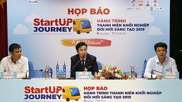 Representatives from the organisers introduce StartUp Journey 2019 at a press brief in Hanoi on October 1. (Photo: NDO/Ngoc Vy)
