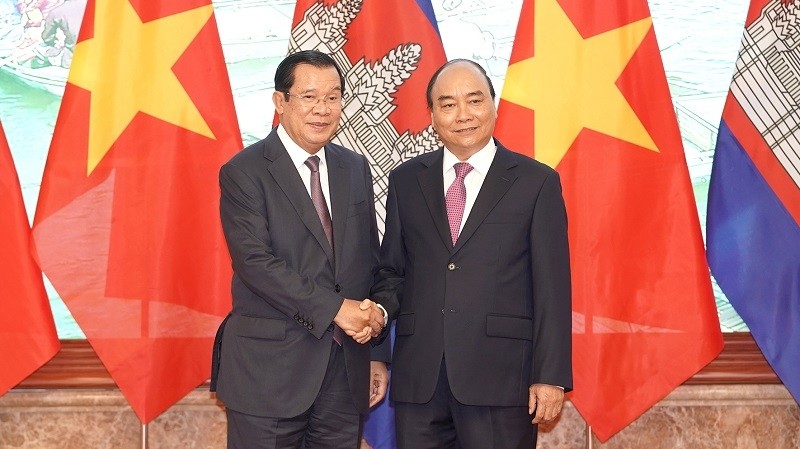 Prime Minister Nguyen Xuan Phuc and his Cambodian counterpart Hun Sen (Photo: VGP)