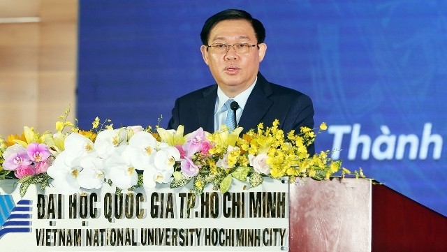 Deputy Prime Minister Vuong Dinh Hue speaks at the opening ceremony for VNU-HCM’s new academic year. (Photo: VGP)