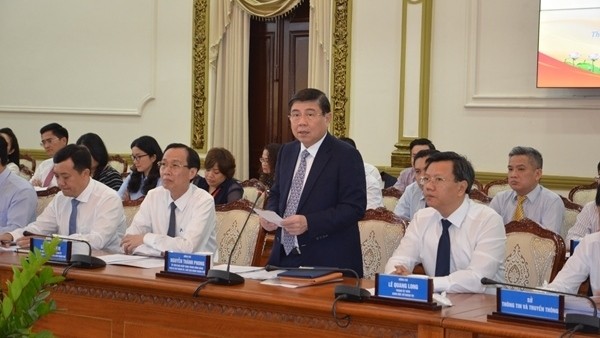 Chairman of the Ho Chi Minh City People’s Committee Nguyen Thanh Phong speaks at the meeting with the new heads of Vietnam’s overseas representative agencies for 2019-2022.
