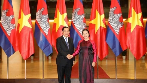 NA Chairwoman Nguyen Thi Kim Ngan (R) and Cambodian PM Hun Sen (Photo: VNA)
