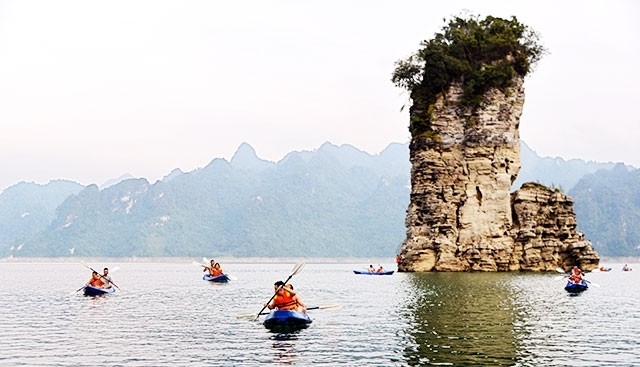 Na Hang-Lam Binh nature reserve was recognised as a national special tourist attraction. 