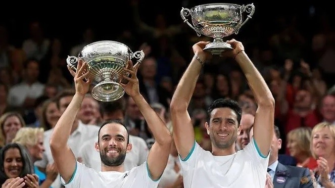 FILE PHOTO: Tennis - Wimbledon - All England Lawn Tennis and Croquet Club, London, UK - July 13, 2019 Colombia's Juan-Sebastian Cabal and Robert Farah celebrate winning the men's doubles final with the trophies against France's Nicolas Mahut and Edouard Roger-Vasselin. (Reuters)