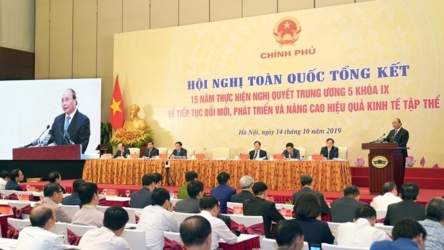 Prime Minister Nguyen Xuan Phuc speaks at the teleconference in Hanoi on October 14. (Photo: VGP)