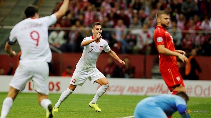 Soccer Football - Euro 2020 Qualifier - Group G - Poland v North Macedonia - PGE Narodowy, Warsaw, Poland - October 13 Poland's Arkadiusz Milik celebrates scoring their second goal. (Reuters)