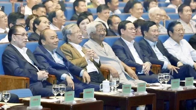 Prime Minister Nguyen Xuan Phuc and other leaders at the programme (Photo: VNA)
