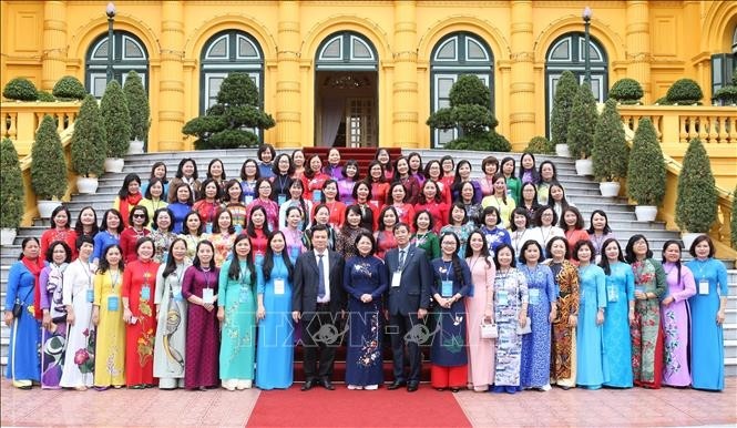 Vice President Dang Thi Ngoc Thinh and delegates (Photo: VNA)