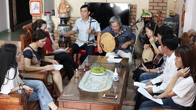 Time for sharing best practice and experience among members of Quang Ngai City’s Bai Choi singing club