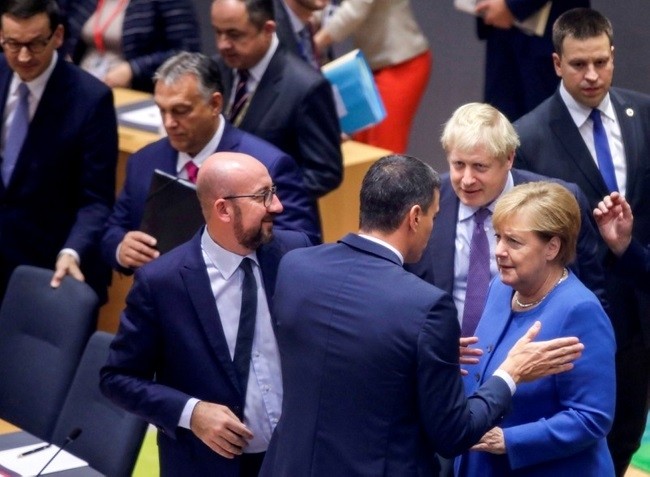 British Prime Minister Boris Johnson, German Chancellor Angela Merkel, Belgium's Prime Minister Charles Michel and Spanish Prime Minister Pedro Sanchez attend a round table meeting at the European Union leaders summit, in Brussels, Belgium October 17, 2019. (Photo: Reuters)