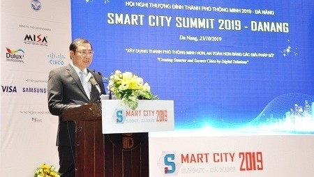 Da Nang Chairman Huynh Duc Tho speaking at the summit (Photo: VGP)