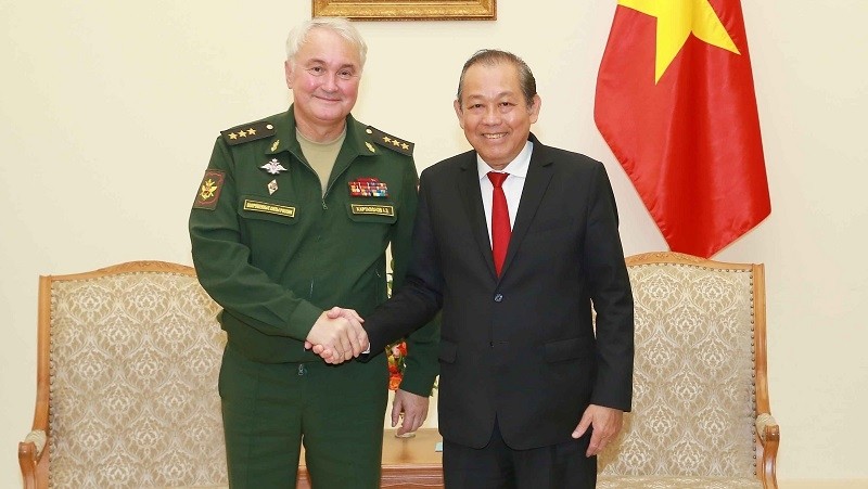 Deputy PM Truong Hoa Binh and Russian Deputy Defence Minister Andrey Kartapolov (Photo: VGP)