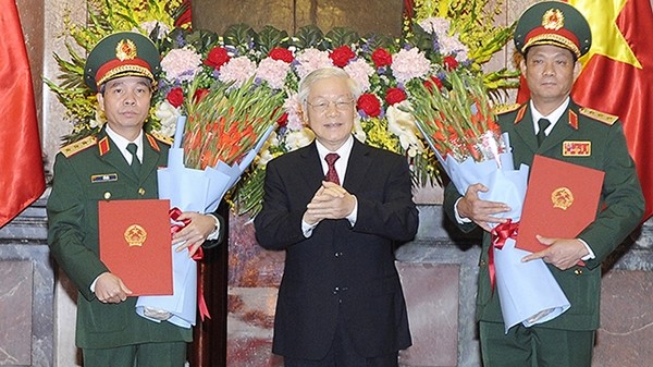 General Secretary and State President Nguyen Phu Trong (C) hands over the promotion decisions to two military officers Tran Quang Phuong (R) and Do Can during a ceremony in Hanoi on October 26. (Photo: NDO/Dang Khoa)