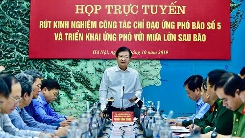 Deputy PM Trinh Dinh Dung speaking at the conference (Photo: VGP)