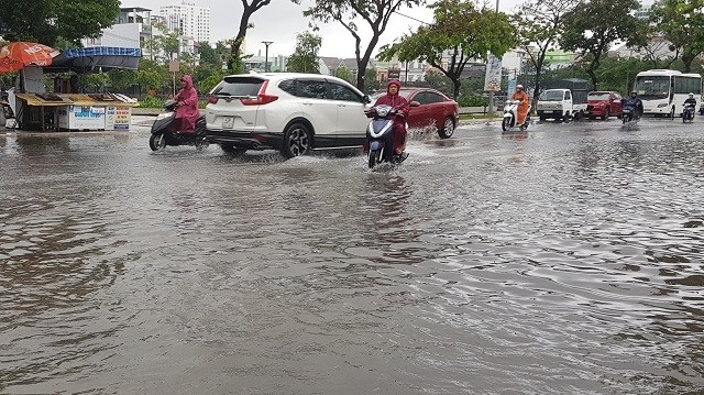 Prolonged heavy rain is expected for the Central and South-Central provinces in the coming days, causing widespread flooding. (Photo: NDO/Anh Dao)