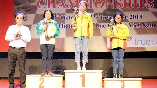 Vietnamese player Vo Thi Kim Phung wins gold medal in the women’s standard chess event (Photo: hanoimoi.com.vn)