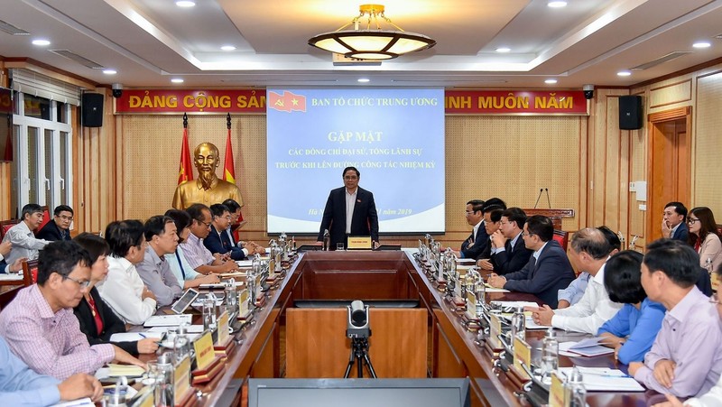 Politburo member Pham Minh Chinh speaks at the meeting. (Photo: dangcongsan.vn)
