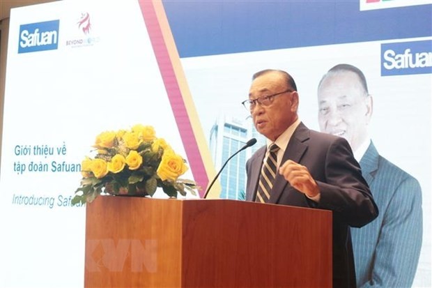 Tansri Matshah Safuan, Chairman of Safuan Group (Malaysia), introduces the Vietnam Market project. (Photo: VNA)