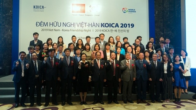 Over 200 delegates from Vietnam and ROK’s public agencies and partners gather at the 2019 Vietnam Korea Friendship Night held in Hanoi on November 15, 2019. (Photo: NDO/Trung Hung)