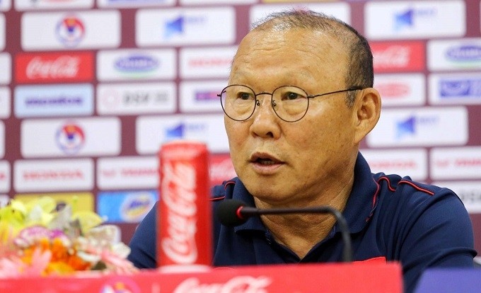 Vietnam head coach Park Hang-seo speaks at the press conference in Hanoi on November 13. (Photo: VFF)
