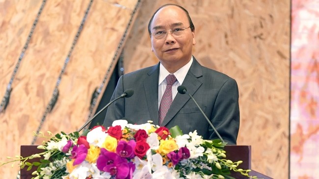 PM Nguyen Xuan Phuc speaks at the forum. (Photo: VGP)