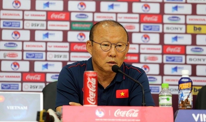 Vietnam head coach Park Hang-seo speaks at the press conference on November 18. (Photo: VFF)