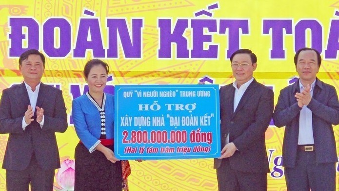 Deputy PM Hue granted VND2.8 billion (US$120,900) to the Nghe An authorities to build 70 social houses for needy households in the province.