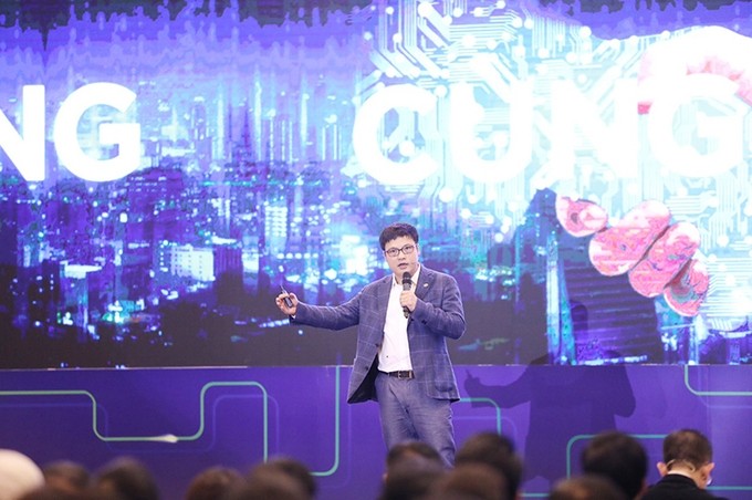 CEO of FPT Corporation Nguyen Van Khoa delivers his opening speech at FPT Techday 2019. (Photo: Vnexpress)
