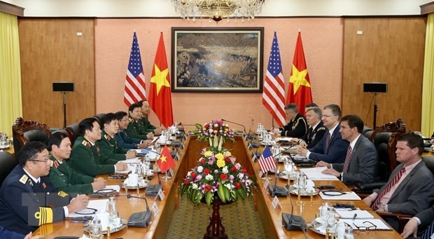 Defence Minister General Ngo Xuan Lich holds talks with US Secretary of Defence Mark Esper in Hanoi on November 20. (Photo: VNA)