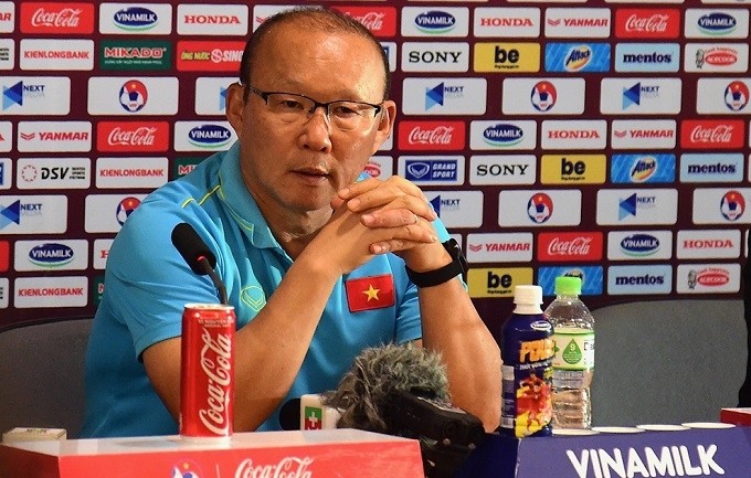 Vietnam head coach Park Hang-seo speaks at the press conference after the Vietnam-Thailand match in Hanoi on November 19. (Photo: NDO/Tran Hai)
