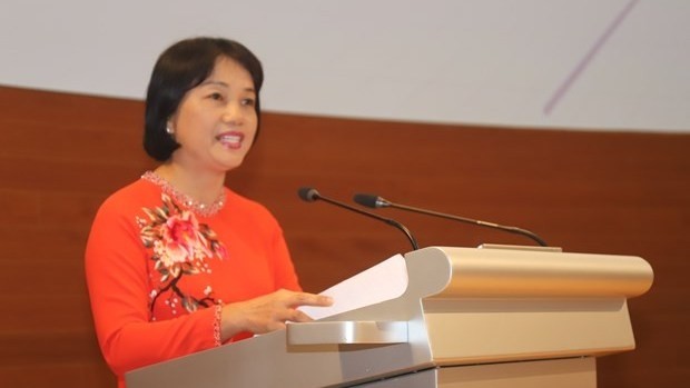 Vietnamese Ambassador to Singapore Tao Thi Thanh Huong speaks at the forum on November 25 (Photo: VNA)