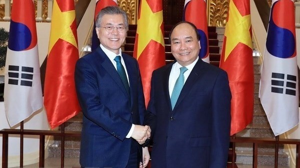 Prime Minister Nguyen Xuan Phuc (R) and President of the Republic of Korea Moon Jae-in. (Photo: VNA)