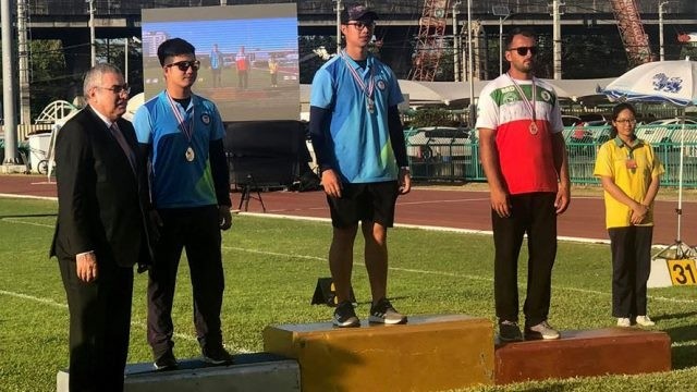Archer Nguyen Hoang Phi Vu (C) on the podium at the 2019 Asian Archery Championships in Thailand.