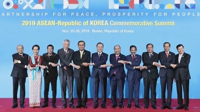 Prime Minister Nguyen Xuan Phuc and delegates at the ASEAN-RoK Commemorative Summit. (Photo: VNA)