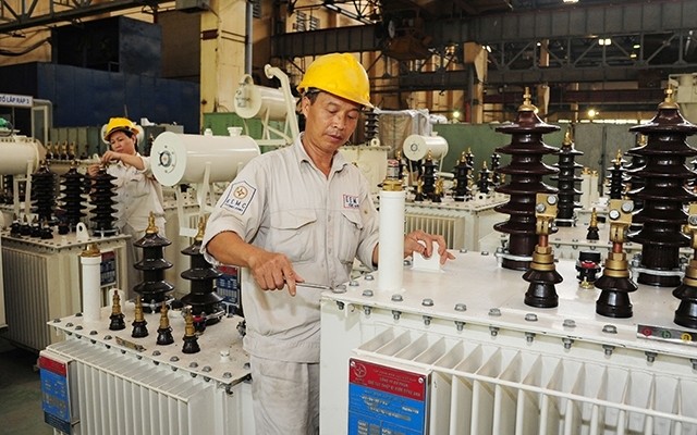 Transformer assembly at Dong Anh Electrical Equipment Corporation (Hanoi) (Photo: THANH LAM)