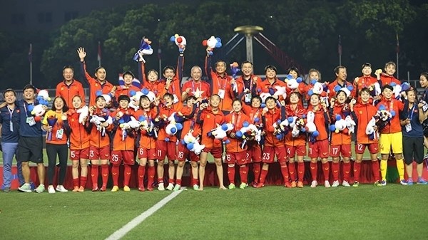 The Vietnamese women’s team successfully defend their gold medal at SEA Games. (Photo: NDO/Minh Phu)