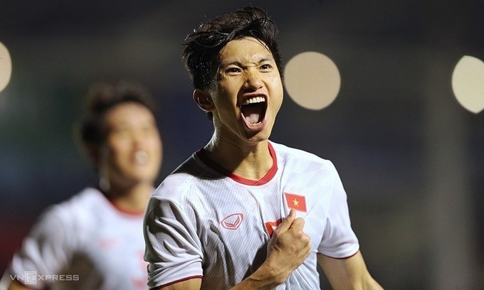 Doan Van Hau scores a brace as Vietnam thrash Indonesia 3-0 to claim their first-ever SEA Games title.