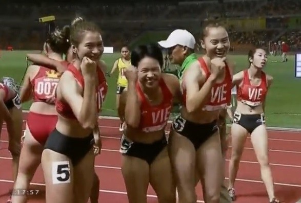 Vietnamese athletes celebrate winning the women's 4x400m relay gold medal.