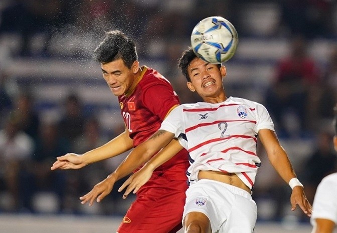 Vietnam forward Nguyen Tien Linh (in red) in action with a Cambodian player during their semifinal clash on December 7.