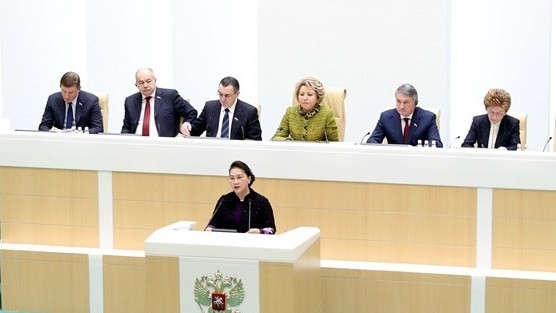 NA Chairwoman Nguyen Thi Kim Ngan delivers a speech at the Federation Council of Russia on December 11 (Photo: VNA)