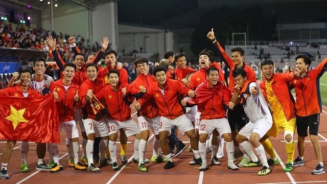 Young Vietnamese players celebrate after winning the historic gold medal at SEA Games 2019.