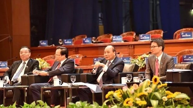 PM Nguyen Xuan Phuc (second right) and other senior government officials at the dialogue with youngsters. (Photo: NDO/Duy Linh)